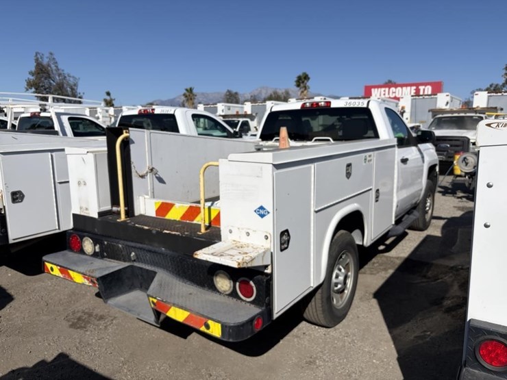 2015-chevrolet-2500-image-3