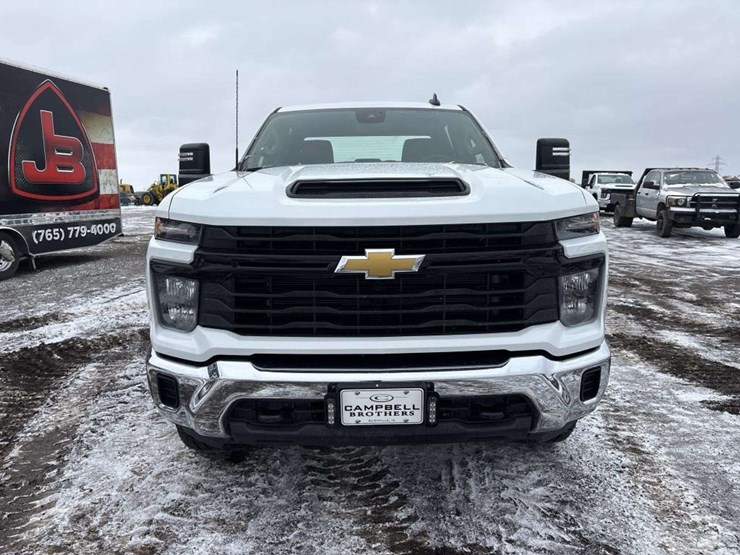 2023-chevrolet-3500-image-7