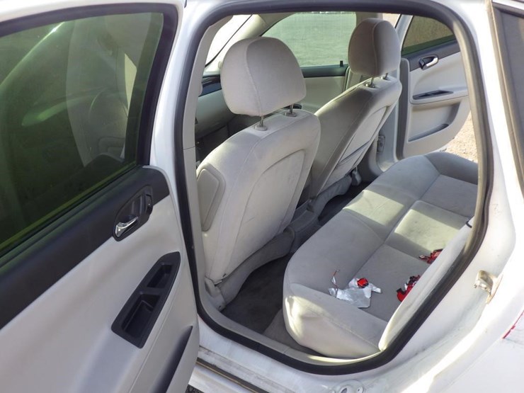 2013-chevrolet-impala-sedan-image-8