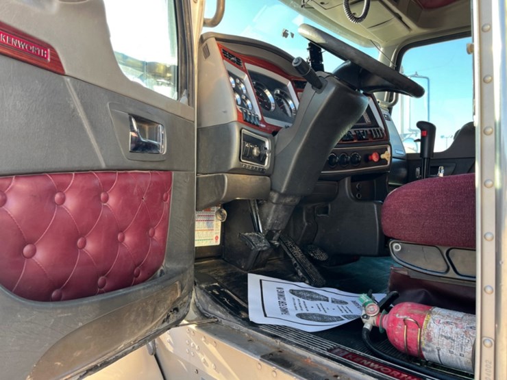 2007-kenworth-t800-image-16