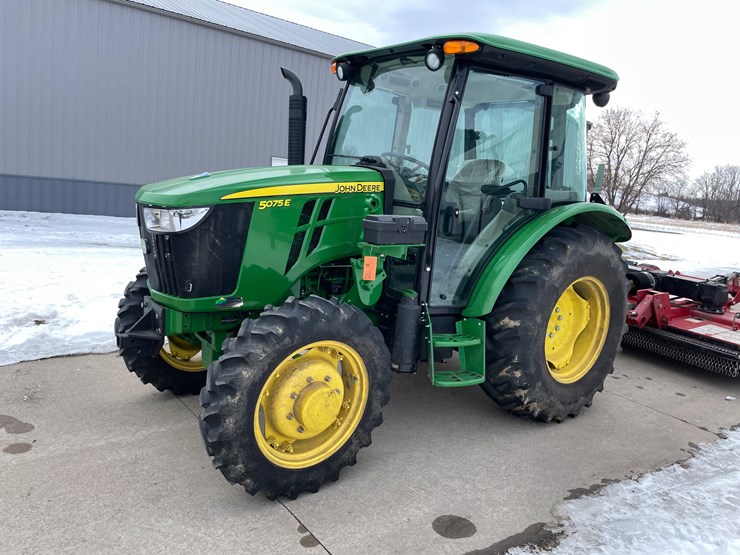 2015-john-deere-5075e-image-1