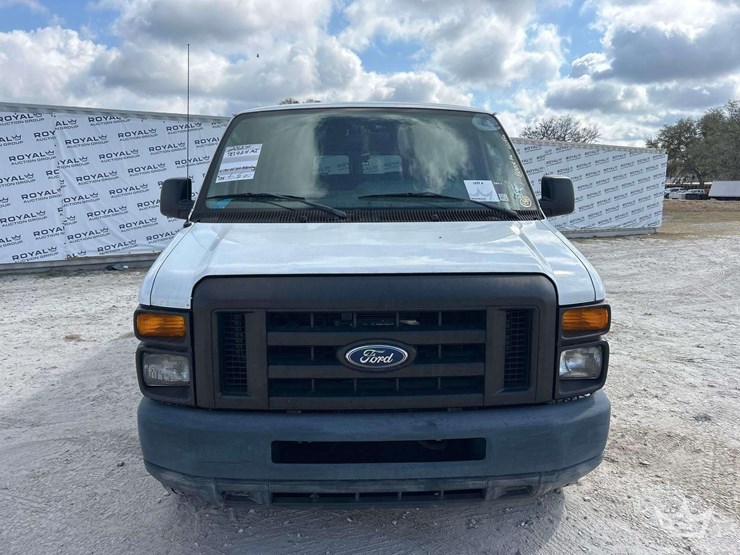 2012-ford-e350-image-31