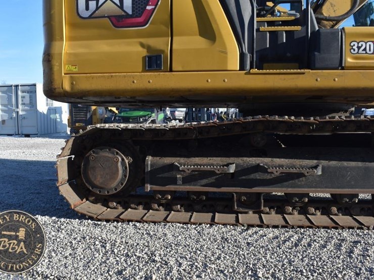 2020-caterpillar-320-image-31