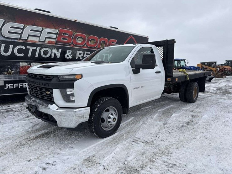 2022-chevrolet-silverado-3500-image-1