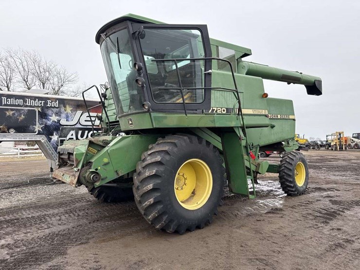 john-deere-7720-titan-image-1