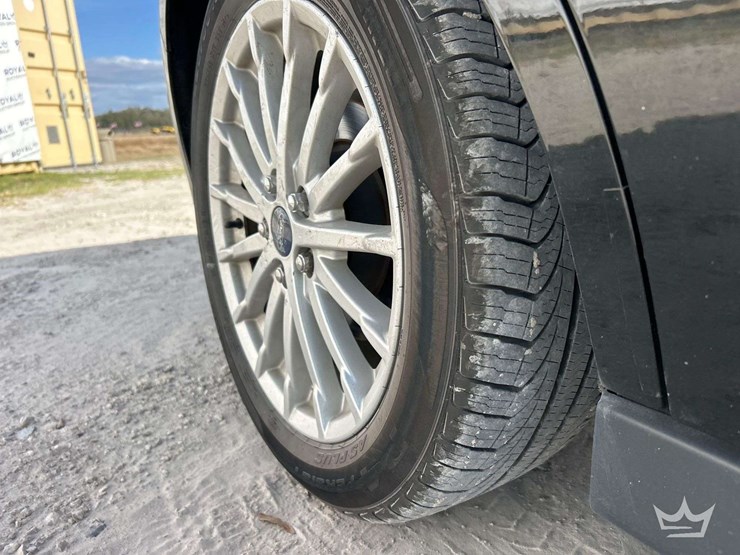 2015-ford-c-max-hatchback-image-23