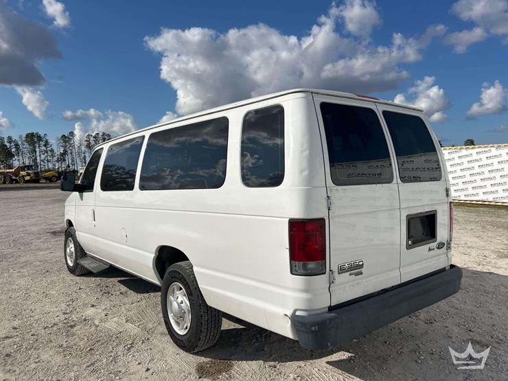 2011-ford-e350-image-4