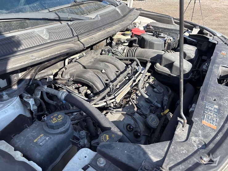 2015-ford-explorer-image-8