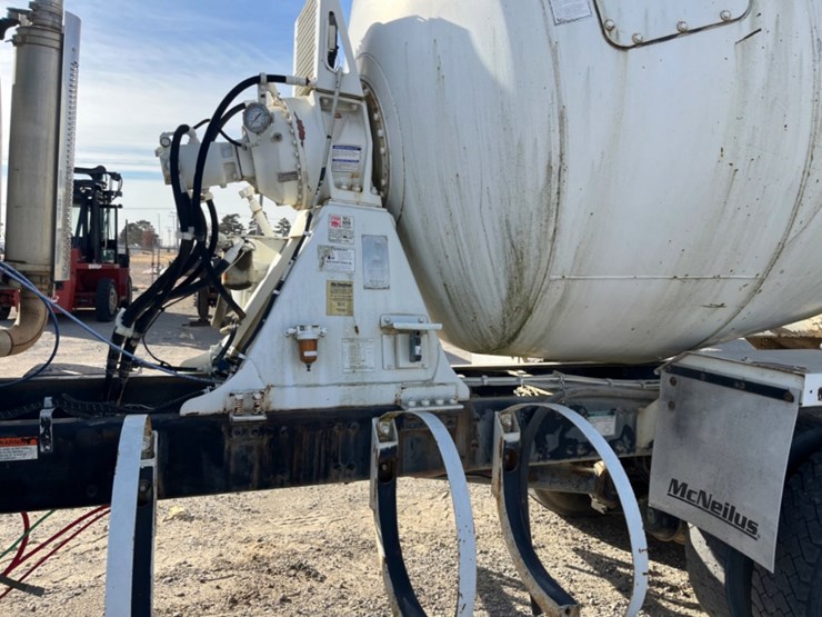 2005-sterling-l9500-image-15