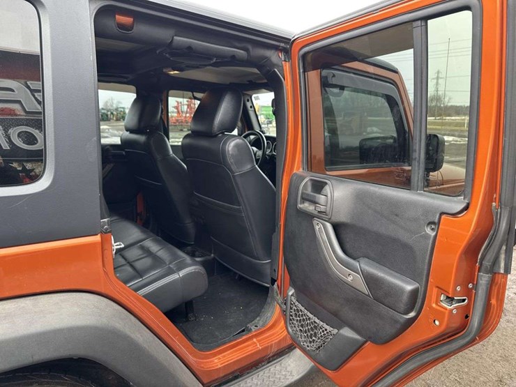 2011-jeep-wrangler-image-17