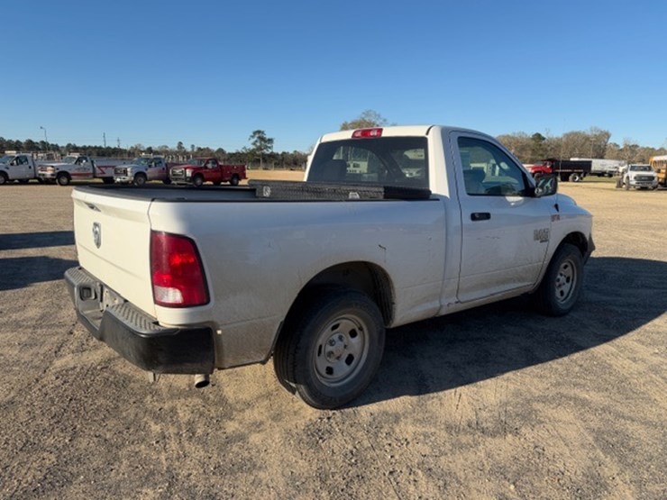 2019-ram-1500-classic-image-3