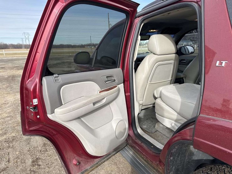 2010-chevrolet-tahoe-lt-image-14