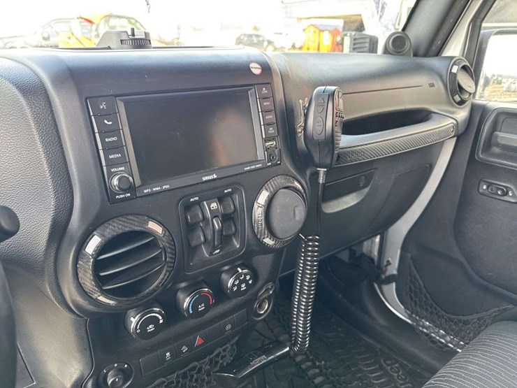 2011-jeep-wrangler-image-21