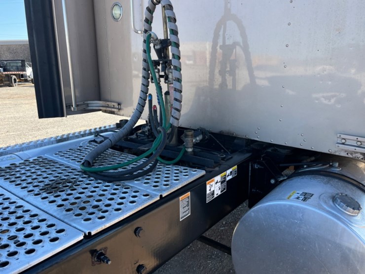 2014-kenworth-t800-image-15