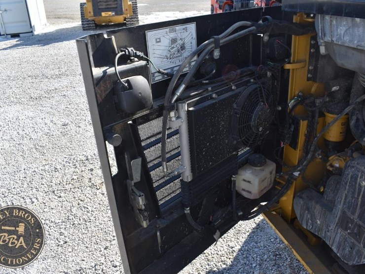 2019-caterpillar-249d3-image-39