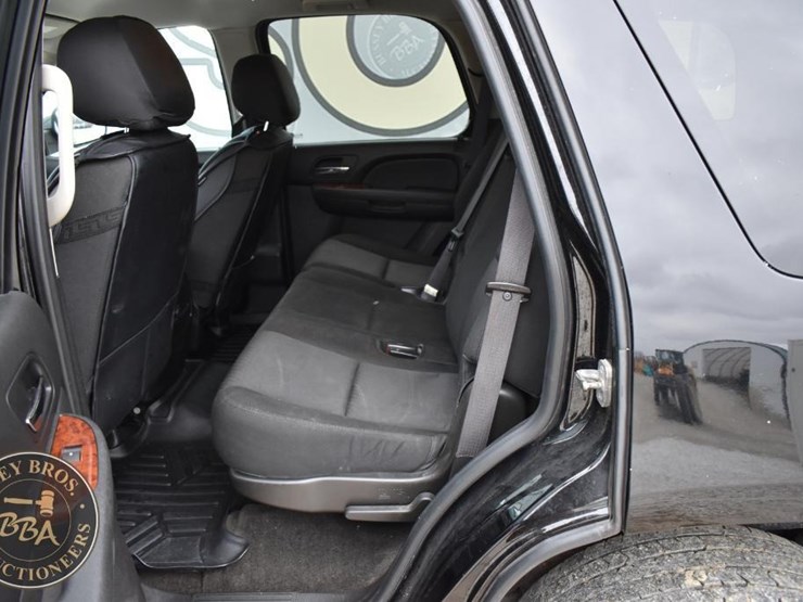 2013-chevrolet-tahoe-ls-image-18