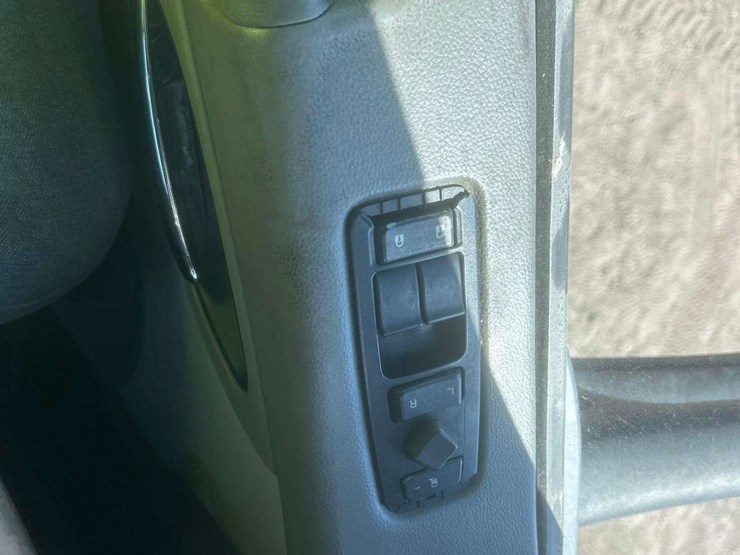 2020-peterbilt-579-image-45