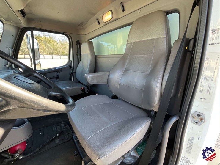 2019-freightliner-m2-s/a-box-truck-image-70