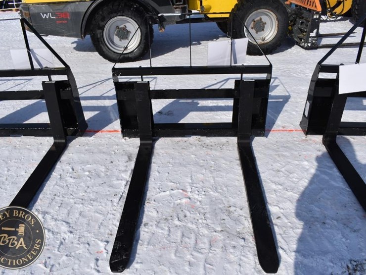 agt-industrial-pallet-fork-attachment-41890-image-1