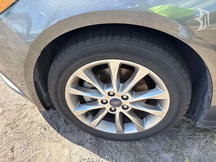 2017-ford-fusion-se-hybrid-sedan-image-18