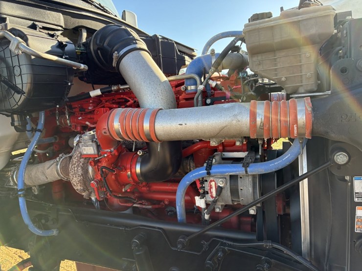 2020-peterbilt-567-image-14