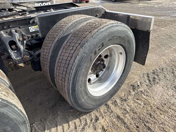 2019-kenworth-t680-image-10