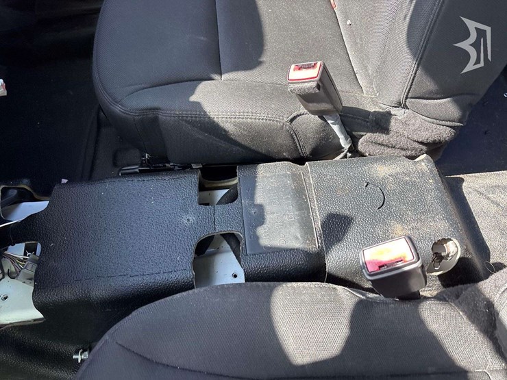 2015-ford-taurus-awd-sedan-image-13