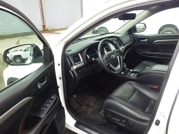 2017-toyota-highlander-image-5