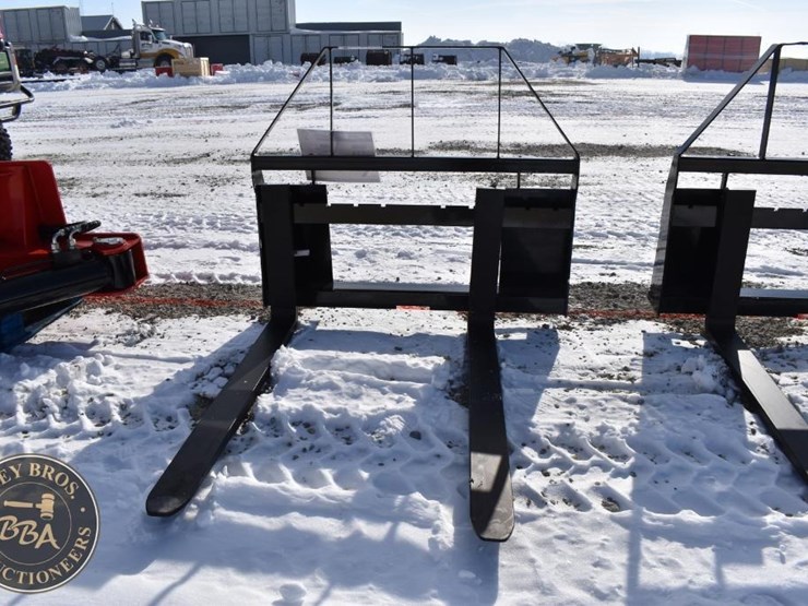 agt-industrial-pallet-fork-attachment-41844-image-1