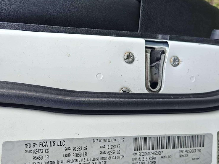 2017-dodge-charger-sedan-image-5