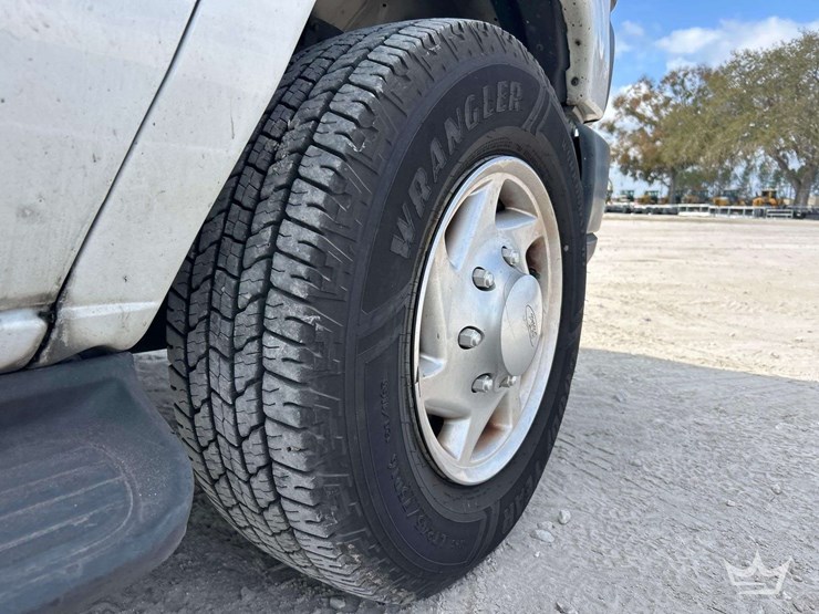 2012-ford-e350-image-28