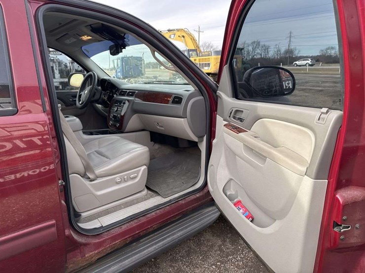 2010-chevrolet-tahoe-lt-image-19