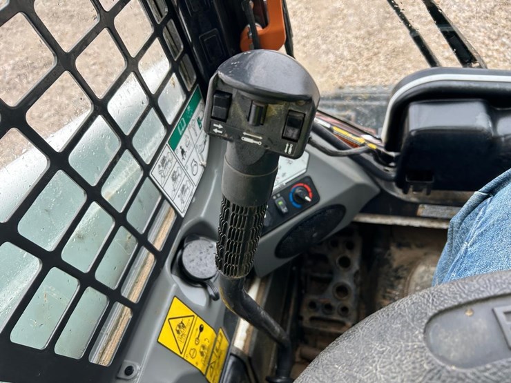 2023-bobcat-t450-image-23