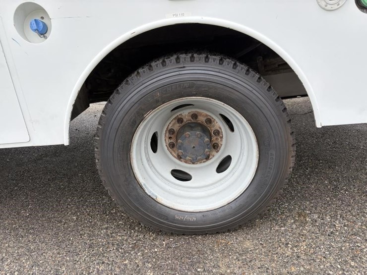 2011-ford-f550-image-5