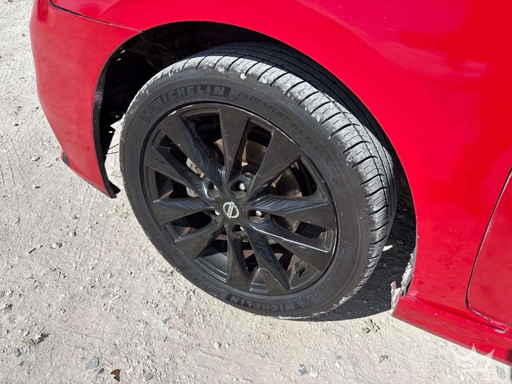 2017-nissan-sentra-sr-sedan-image-27