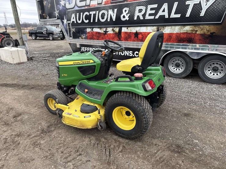 2013-john-deere-x750-image-2