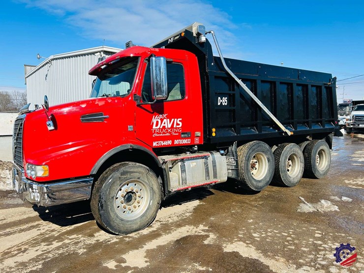2011-volvo-truck-vhd-tri-axle-dump-truck-image-1