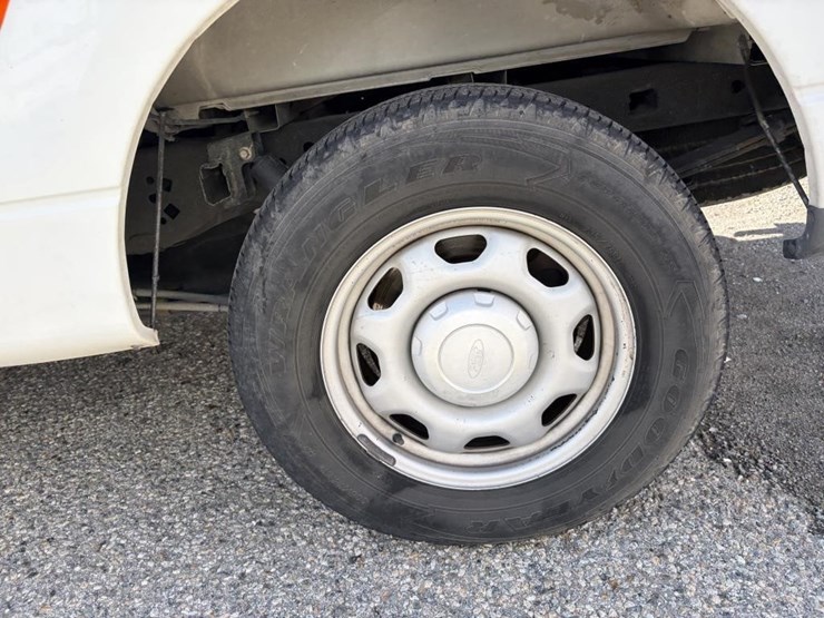 2013-ford-f150-xl-image-5