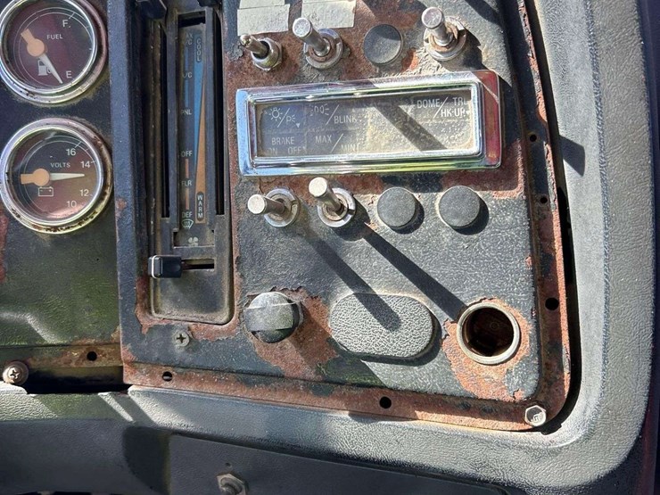 1995-ford-lt9000-image-19