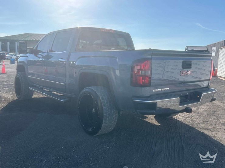 2015-gmc-1500-sierra-crew-cab-pickup-truck-image-4