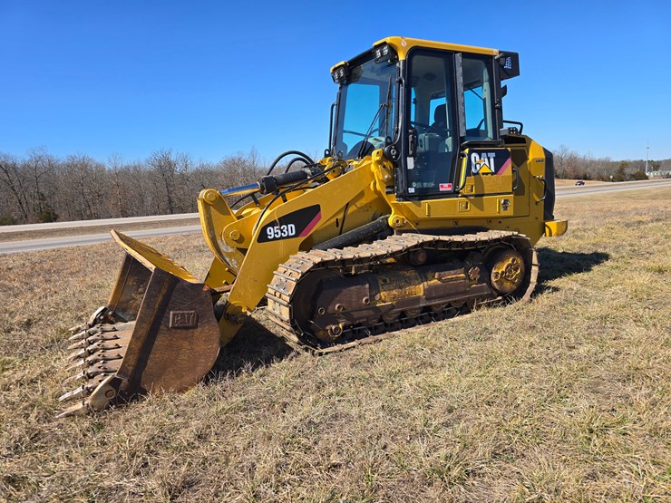 2015-caterpillar-953d-image-4