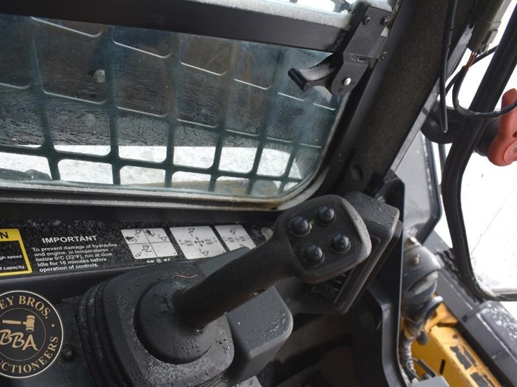 2020-deere-333g-image-51