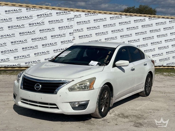 2015-nisan-altima-s-sedan-image-1