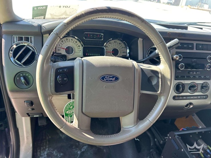 2012-ford-expedition-image-13