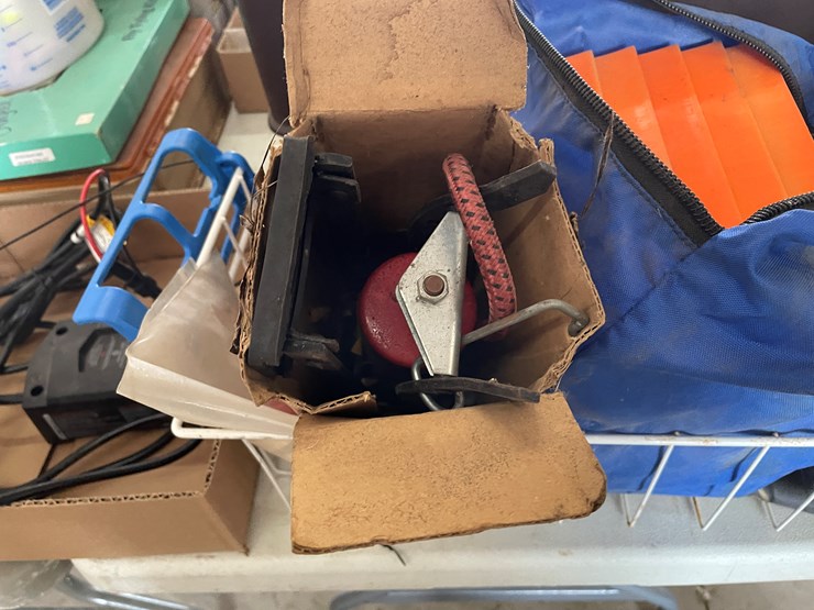 #7644-•-bass-pro-shop-fishing-reel-cases-image-2