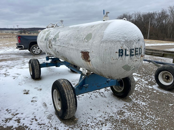 1000-gal.-nh3-tank-on-gear-(on-site)-image-10
