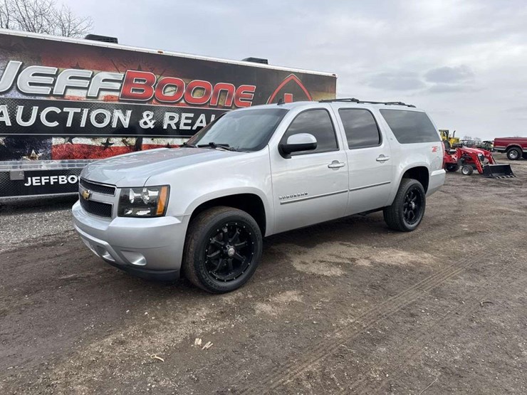 2012-chevrolet-suburban-1500-image-1