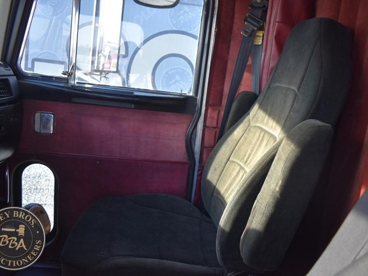 2004-peterbilt-379-image-44