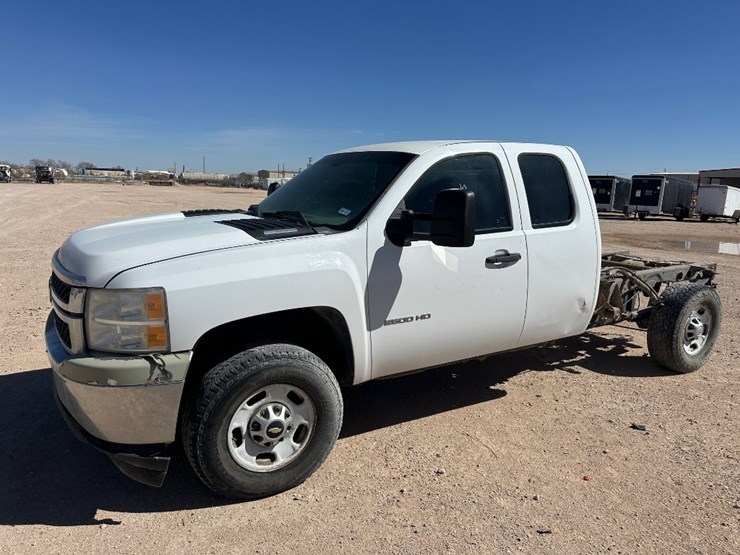 2013-chevrolet-silverado-2500hd-image-1