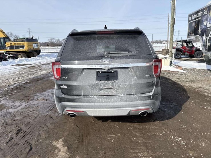 2016-ford-explorer-xlt-image-4